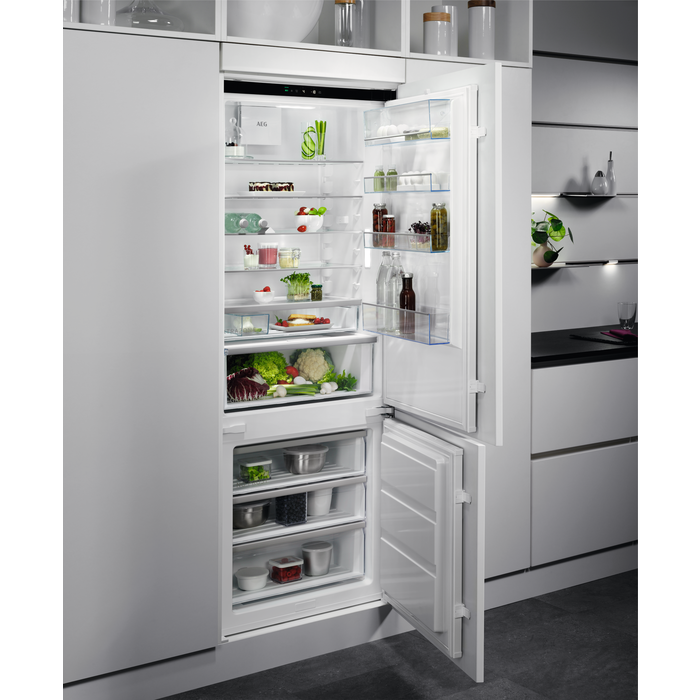 Aeg 7000 Greenzone Intergrated Fridge Freezer 70cm Wide NSC7G751ES